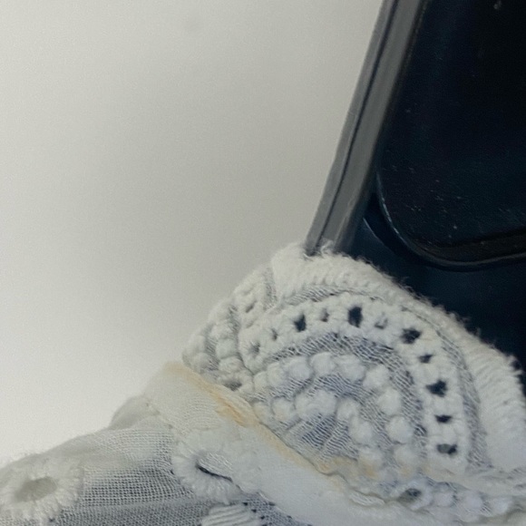 BCBGMAXAZRIA Women’s Sz XXS Cotton Eyelet Ruffle Top Off White Retails 198 - Picture 5 of 7